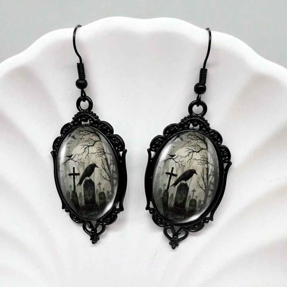 Gothic Vintage InspiredāBlack Raven Earrings with beautiful scrolling NWT - Picture 1 of 3